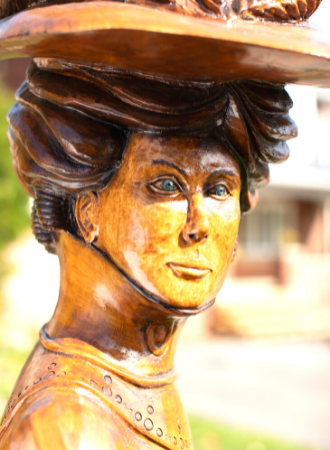 Tree sculpture of a woman in a hat